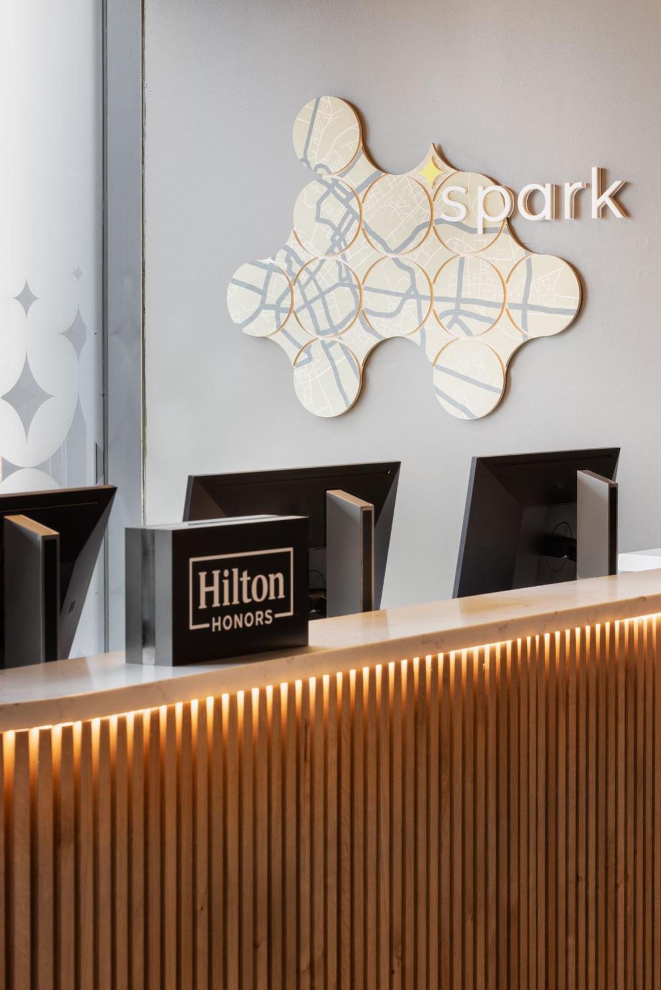 Spark By Hilton London Ромфорд Экстерьер фото