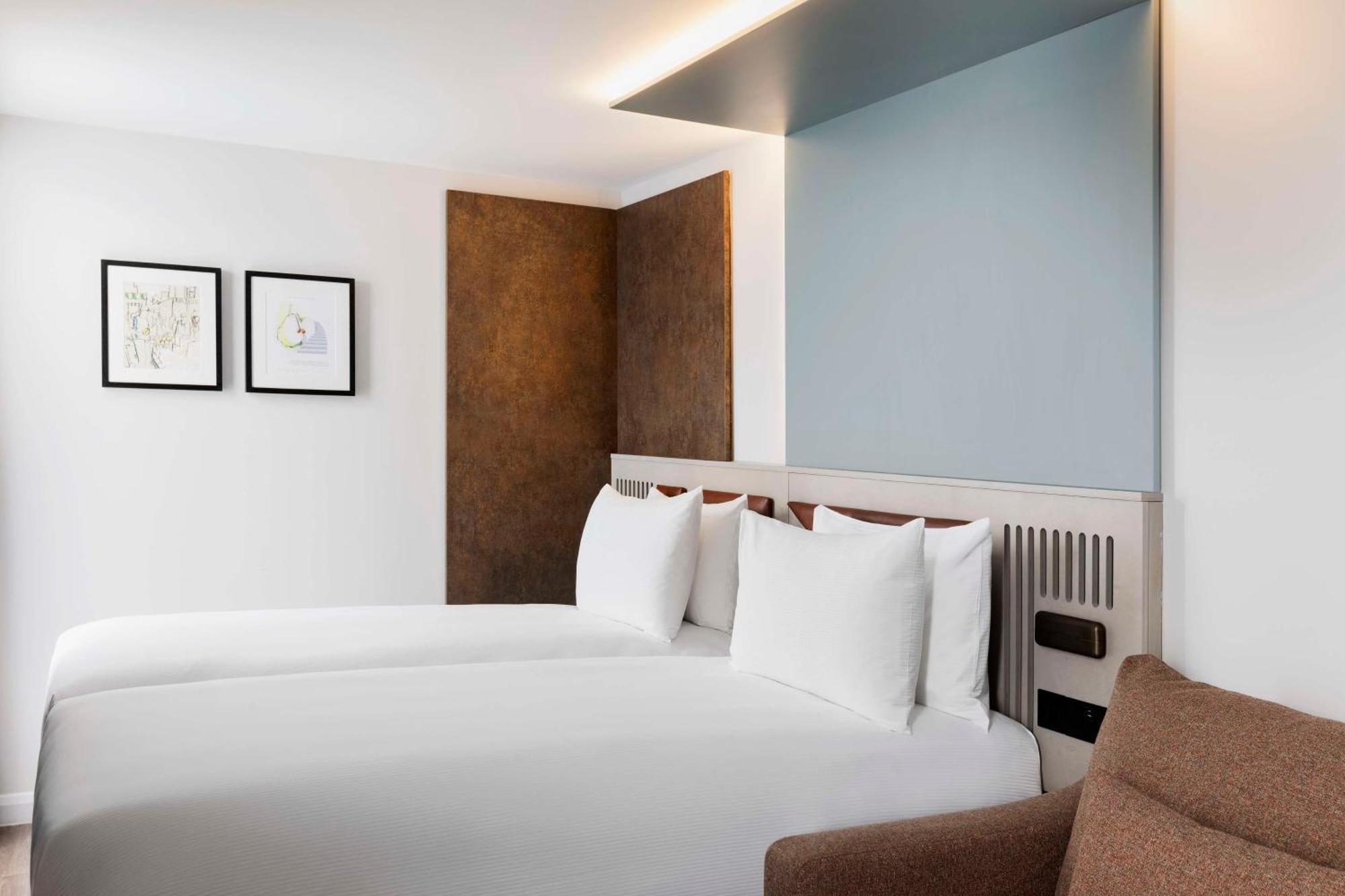 Spark By Hilton London Ромфорд Экстерьер фото