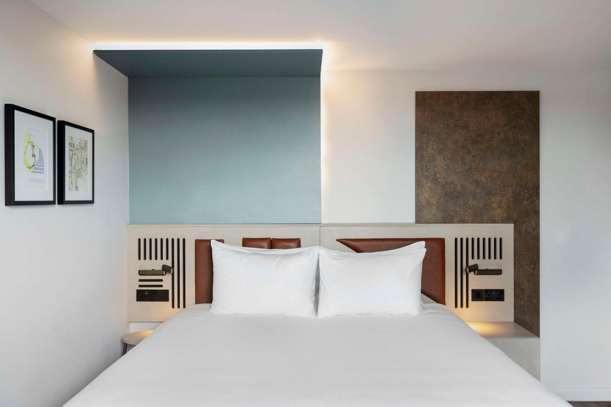 Spark By Hilton London Ромфорд Экстерьер фото