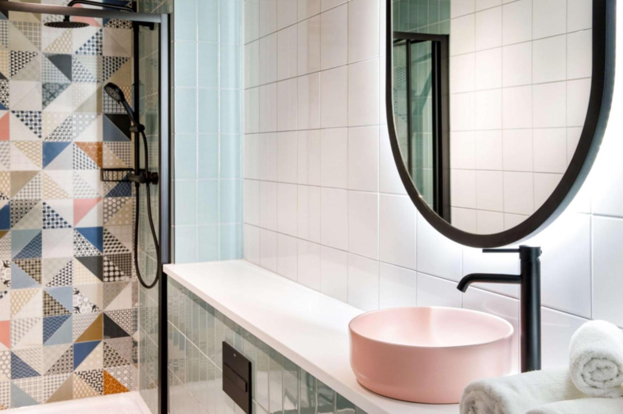 Spark By Hilton London Ромфорд Экстерьер фото